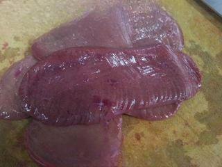 Pork Kidney Stir-Fry step 4: Ensure all tendons are removed to avoid a strong odor.