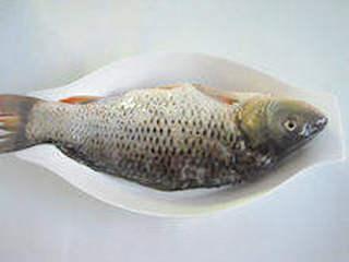 Recipe step 1: Prepare one carp and clean it thoroughly.
