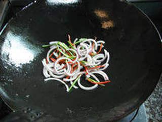 Recipe step 11: Heat a little oil in another pan and stir-fry the prepared side dishes.
