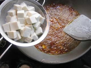 Steamed Tofu with Minced Pork step 12: Then strain the tofu that was cooked earlier and add it to the pot. Cover and si