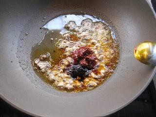 Steamed Tofu with Minced Pork step 9: Once the meat turns white, add one tablespoon of black bean sauce and one tables