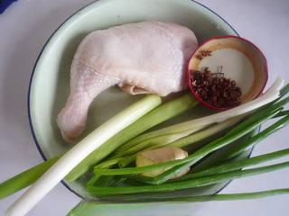 Spicy Chicken Thigh Salad step 1: Prepare the ingredients.