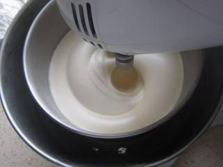 Cake Recipe step 5: Continue whisking until the mixture turns white and the foam is fine and free of