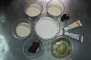 Cocoa Mousse Layer: Milk step 1: Soak the gelatin sheets in cold water until soft and set aside.