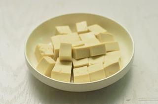 Cabbage and Tofu Soup step 3: Cut the tofu into small cubes, blanch in boiling water, and remove.